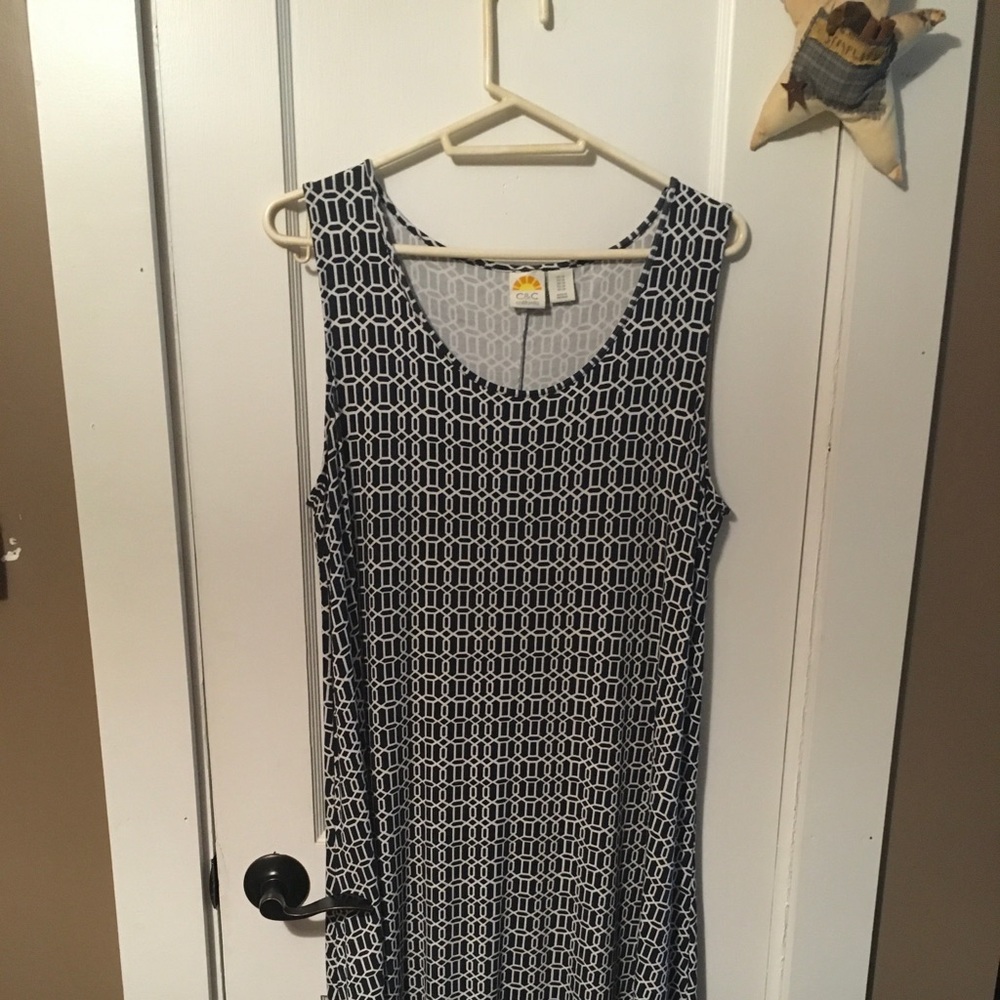 Sleeveless maxi dress with a flared bottom.